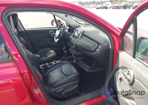 2016 Fiat 500X Trekking Plus z USA, uszkodzony, nr VIN ZFBCFXET5GP392369